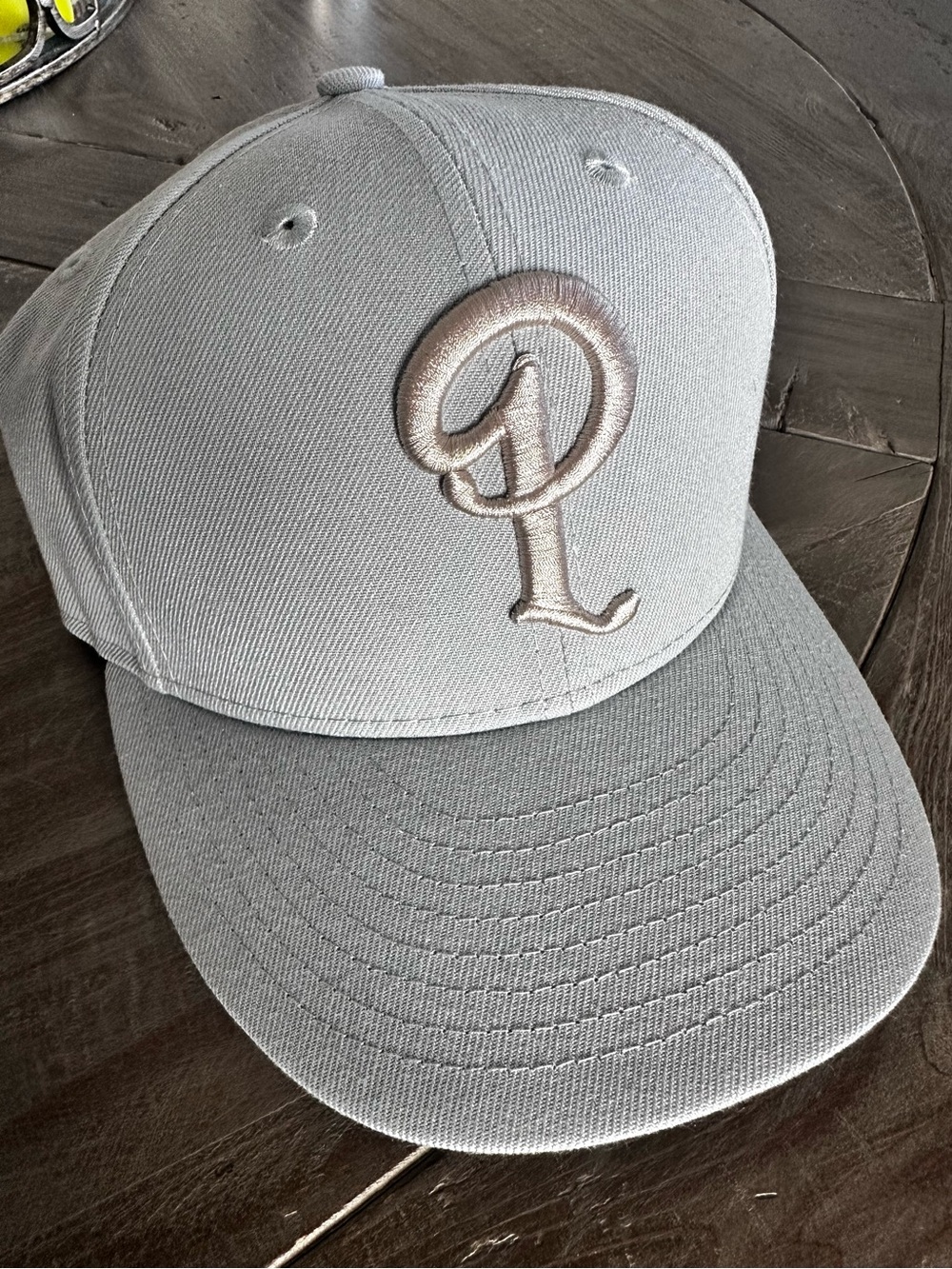 PIRATES New Era Light Gray Baseball Cap with Embroidered 'P'